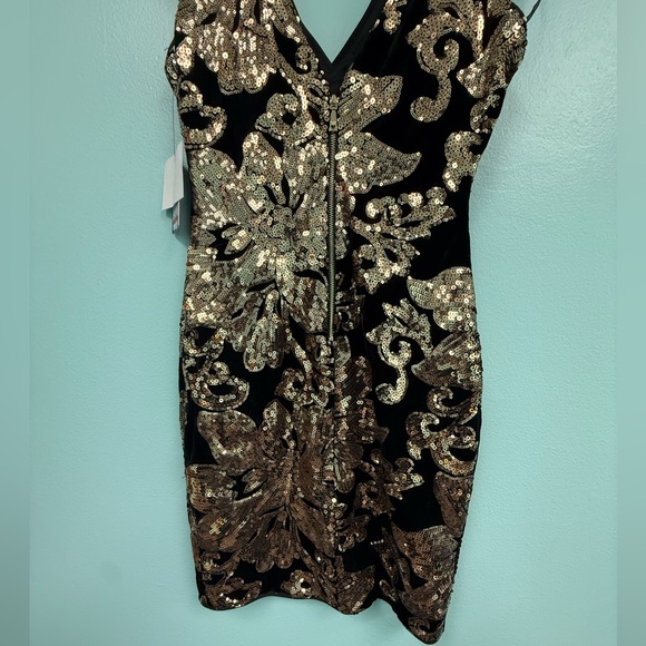 Guess velvet sequin dress in black/gold size 0 - Picture 9 of 11